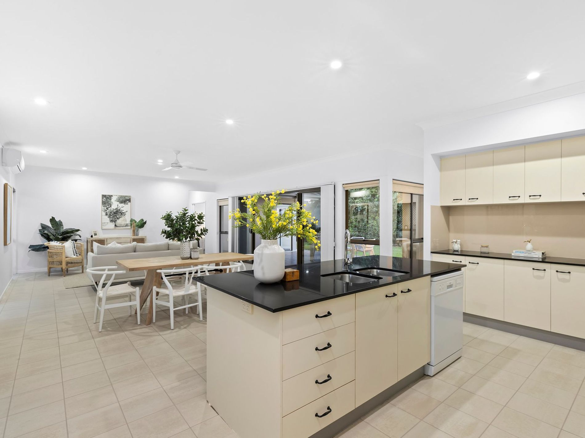 15 Hawksbury Crescent, Wakerley