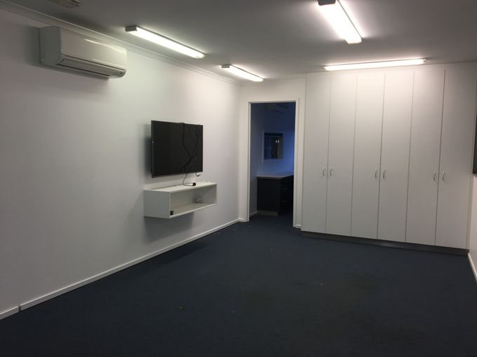 Unit 2, 3 and 4  / 18  Tectonic Crescent , Kunda Park