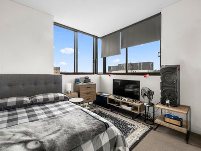 705/2A Charles Street, Canterbury