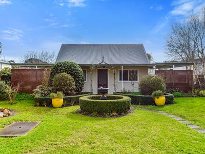 4 Hill Street, Donovans