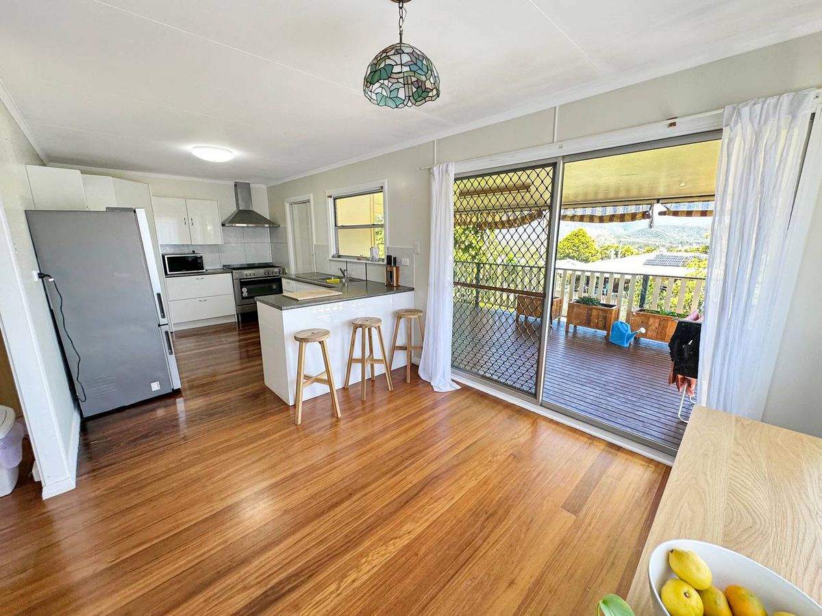 7 Eighth Avenue, Atherton