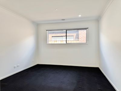 14 Honeycomb Avenue, Manor Lakes