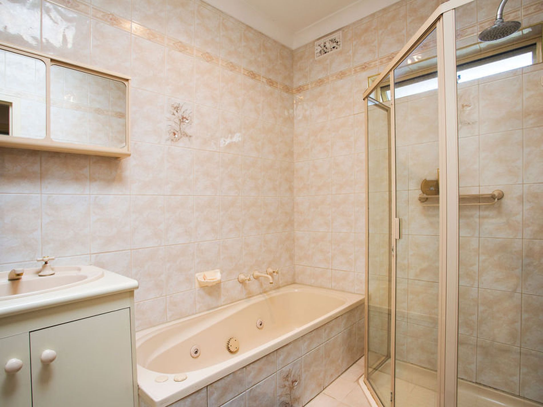 1 Carnegie Crescent, Netley