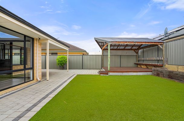 53 Colreavy Ramble, Baldivis