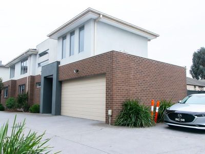 8 / 2 Marathon Boulevard, Craigieburn