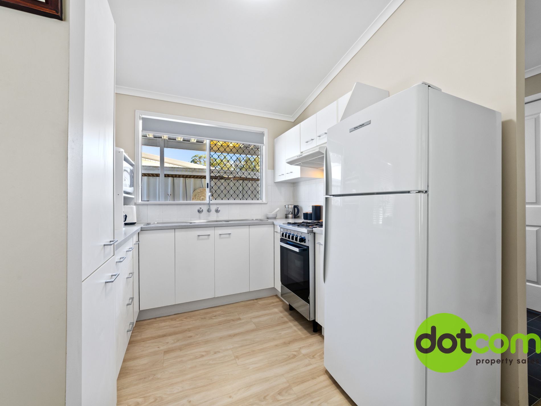 12 Sixth Avenue, Green Point