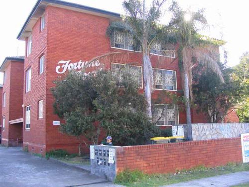 18 / 40 Fourth Avenue, Campsie