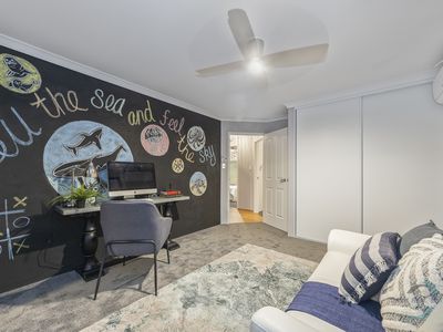 5 Scarlet Close, Tapping