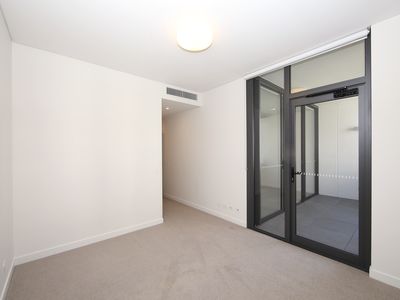 7402 / 2 Cullen Close, Forest Lodge