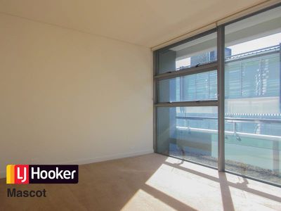 R408 / 220 Pacific Highway, Crows Nest