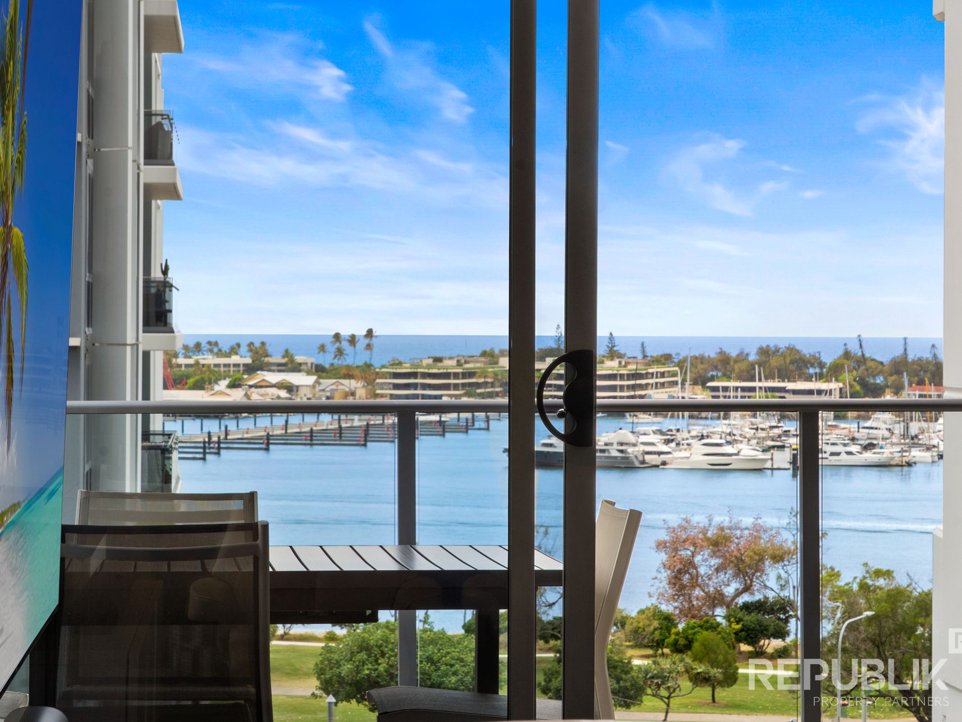 1102 / 4 COMO CRESCENT, Southport