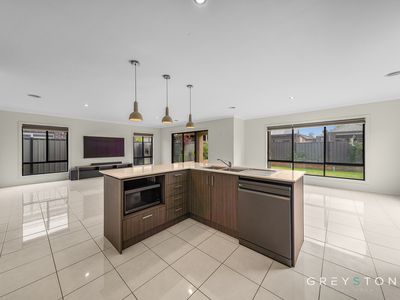 10 Caro Way, Fraser Rise