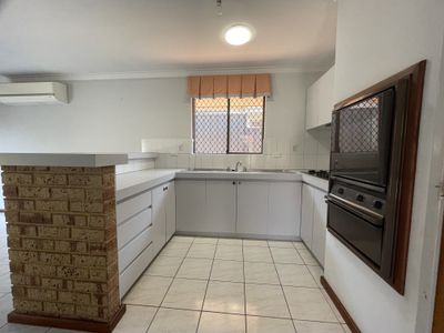 2a Yeovil Crescent, Bicton