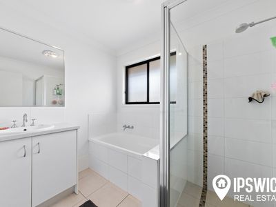 14 Brolga Street, Lowood