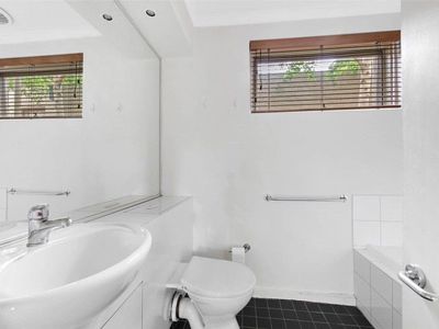 2 / 128 Donald Street, Brunswick