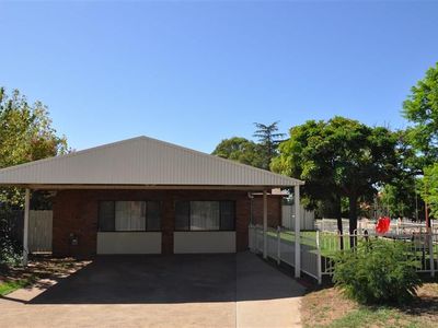 1 Honeysuckle Street, Forbes