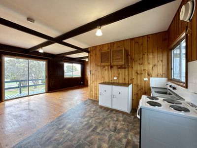 13 Wentworth Street, Beachport