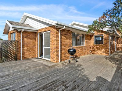 9 Ocean Grove, Carlton