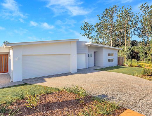 Stylish Home in Woombye image 1