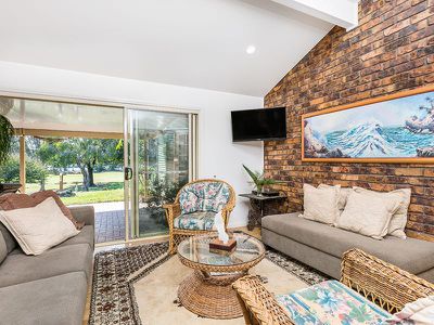 32 Narooma Drive, Ocean Shores