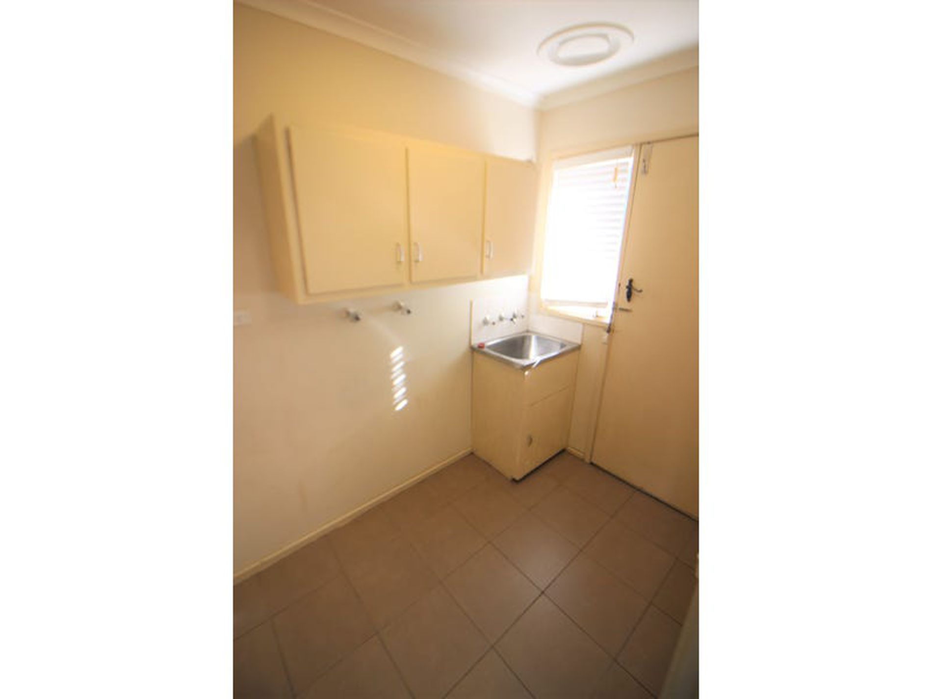 2 / 1 Holyrood Avenue, Newtown