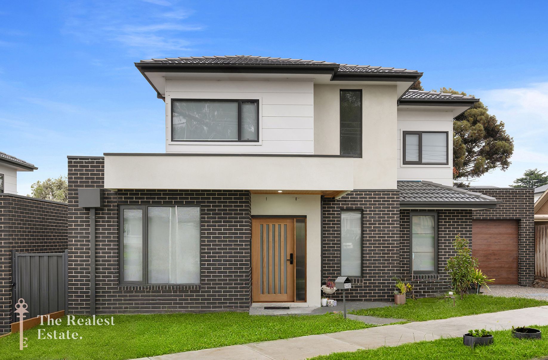 25 Summit Avenue, Oak Park - Image 1