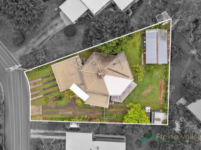 13 Coolumbooka Avenue, Tawonga South