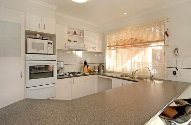 8 Glama Court, Roxburgh Park