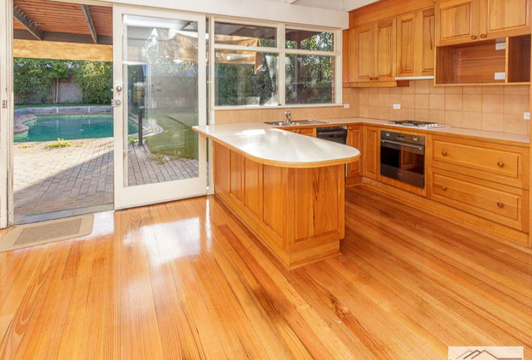 9 St James Avenue, Mont Albert