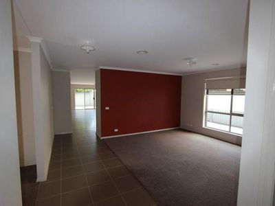 2 Grebe Court, Lara