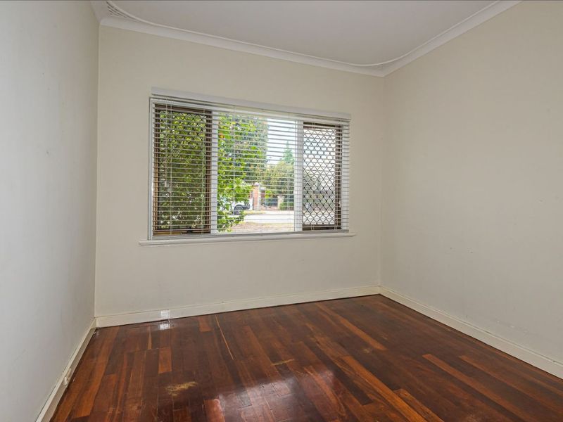 4 Berehaven Avenue, Thornlie
