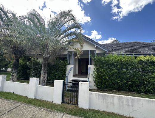 Four bedroom home in Yeronga!