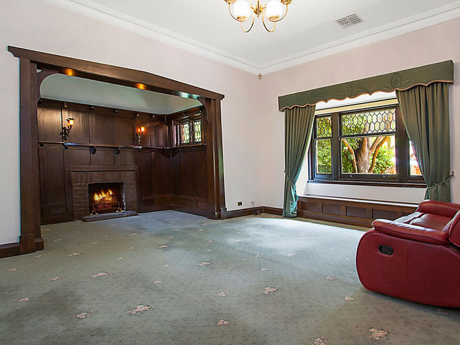 9 Cross  Road, Kingswood