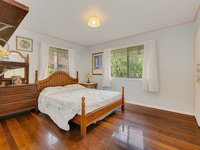 12 Sunningdale Avenue, Rochedale South