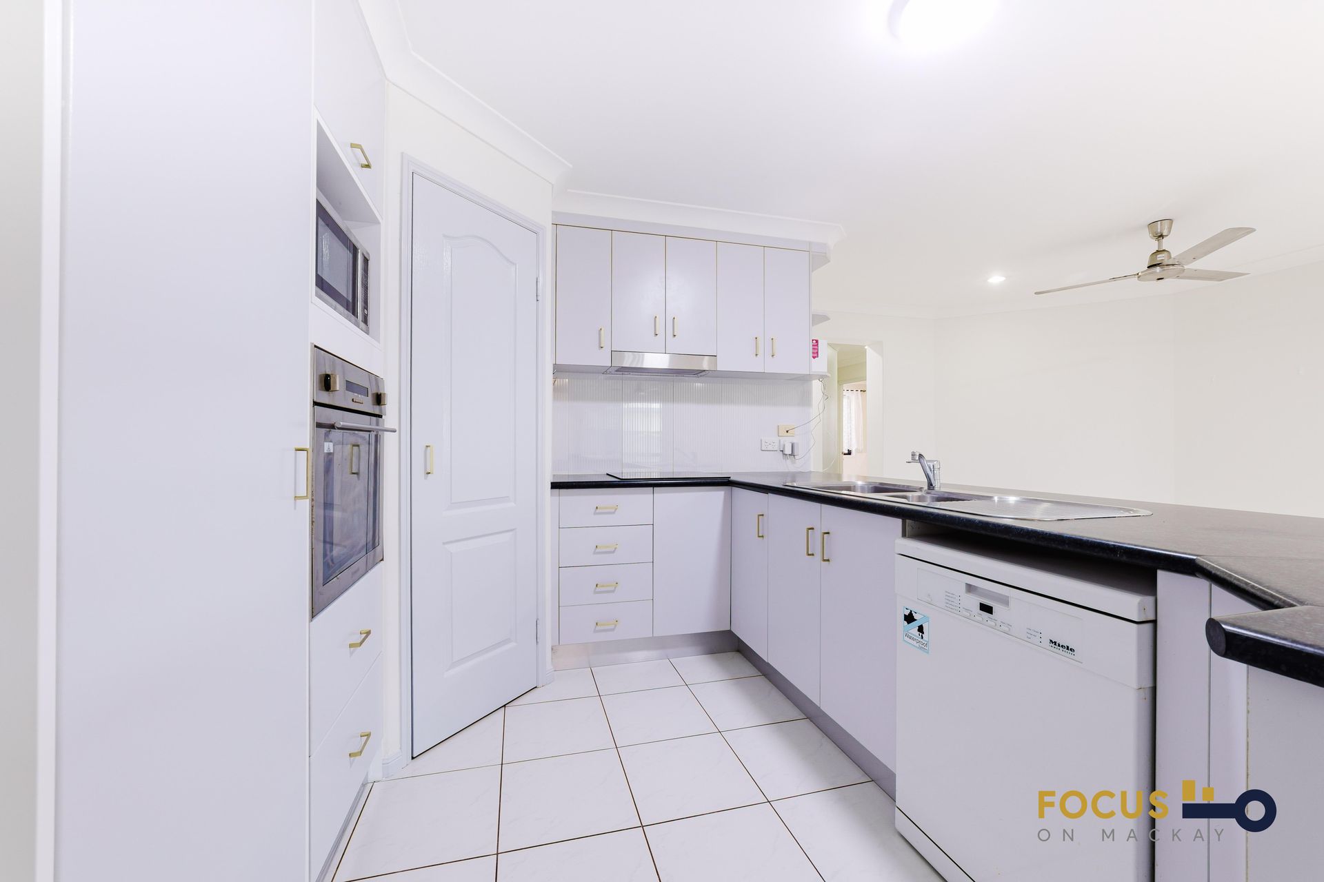 75 Gingham Street, Glenella