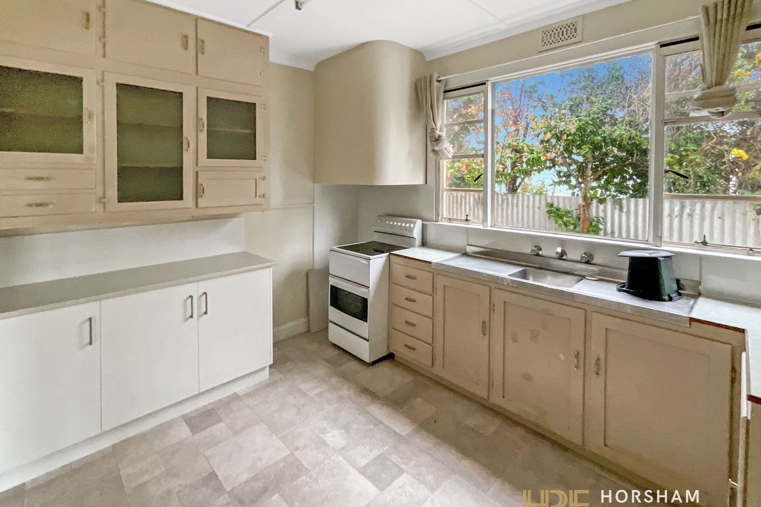 16 Johnson Street, Horsham
