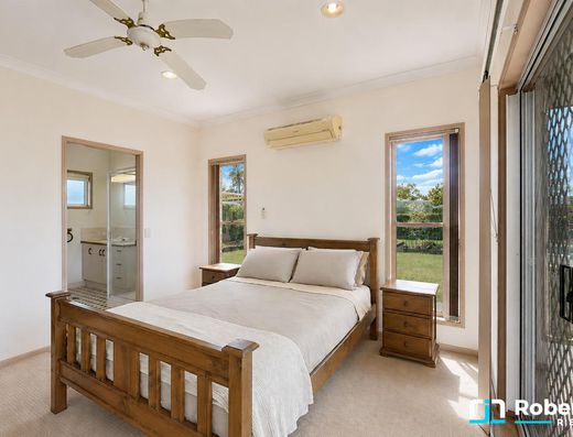 A Rare Opportunity on a North-Facing 880m² Block image 12