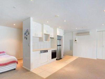 518 / 1 Como Crescent, Southport