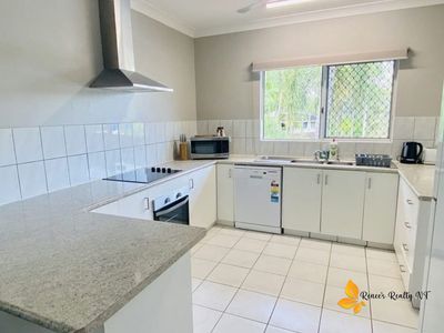 8 / 9 Hogan Court, Gray