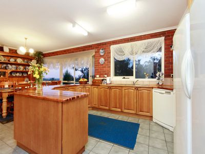 276 Dickie Rd, Officer