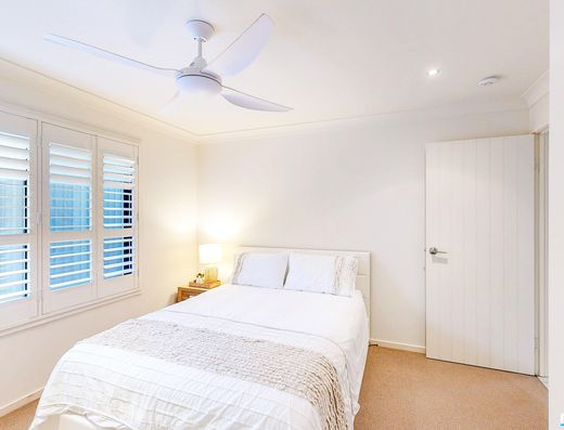 Immaculate Home with Side Access & Short Walk to Town image 17