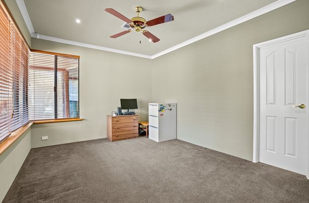 64 Egerton Drive, Serpentine