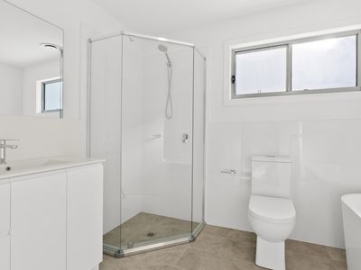 5 / 4 Addison Avenue, Lake Illawarra