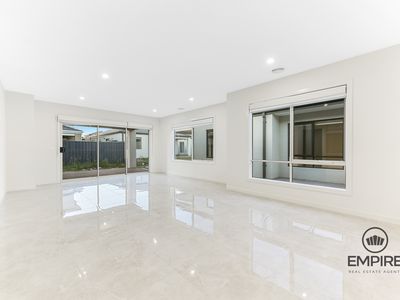 142 Yeungroon Boulevard, Clyde North