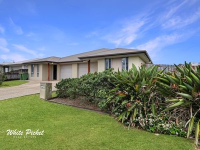 1 / 12 Wisteria Avenue, Ooralea Waters