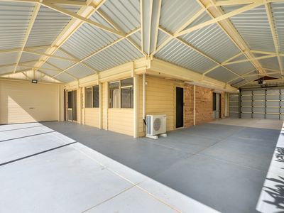 594 Safety Bay Rd, Waikiki