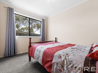 19 Calais Cct, Cranbourne West