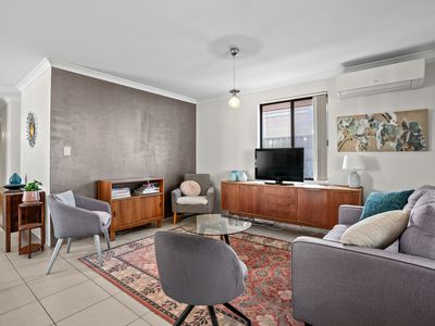 2 PENDRAGON LANE, Baldivis