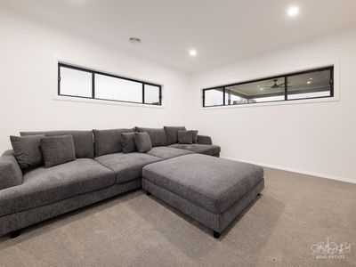 14 BAKER STREET, Tangambalanga