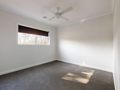 2 / 8A Oakes Place, Golden Square